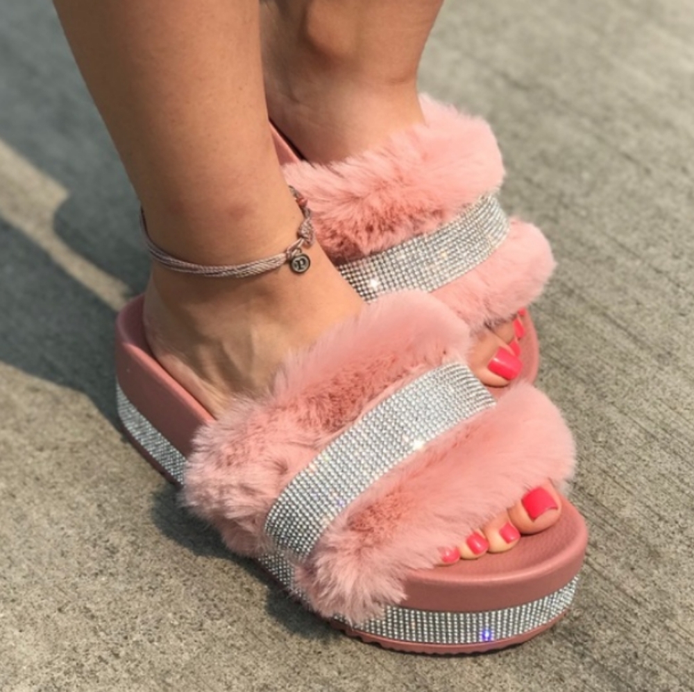 π₯π Rhinestone Furry Slippers ππ₯ - Picture 4 of 5